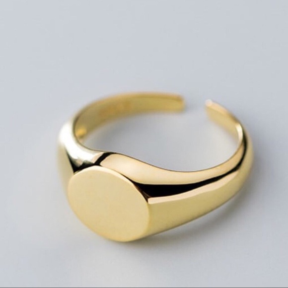 Gold Signet Ring - Picture 3 of 4